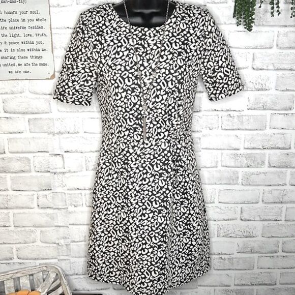 H&M Black & White Fit & Flare Short Sleeve Dress Size 6 Medium - Picture 3 of 7